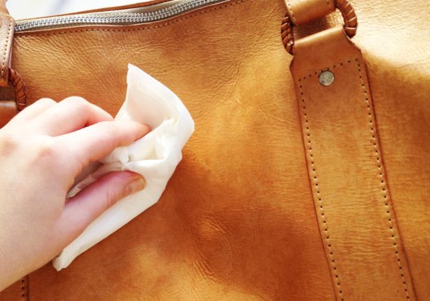 clean a leather bag with clothes