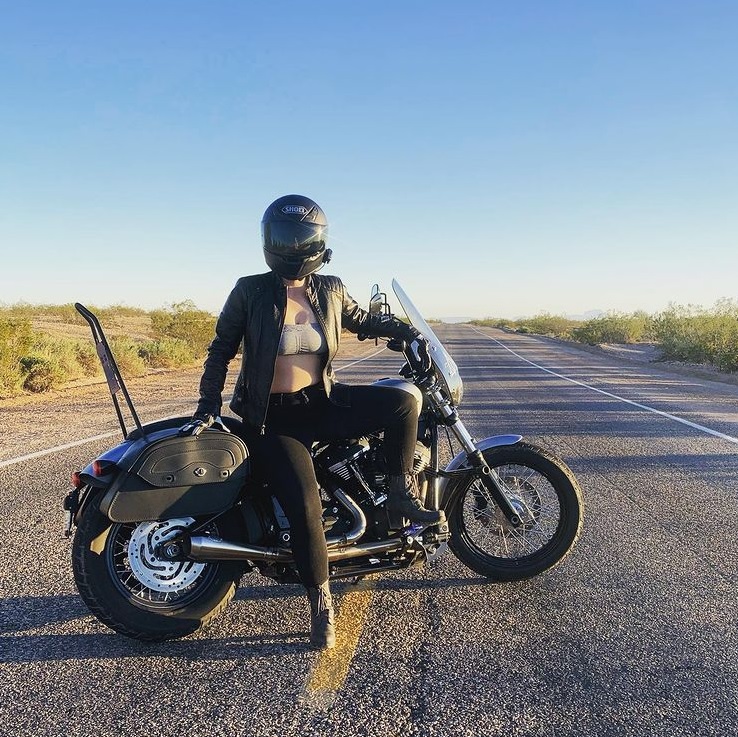 Woman riding harley discount davidson